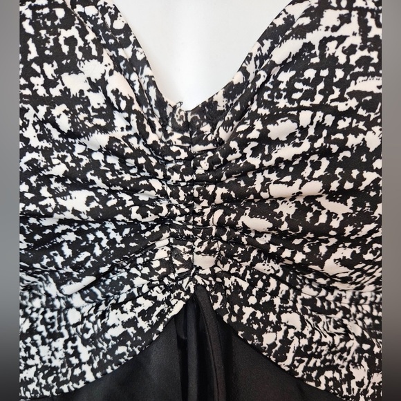 #182 Maxine- Black n White Printed Swim Dress- Size: 18 - Picture 4 of 8